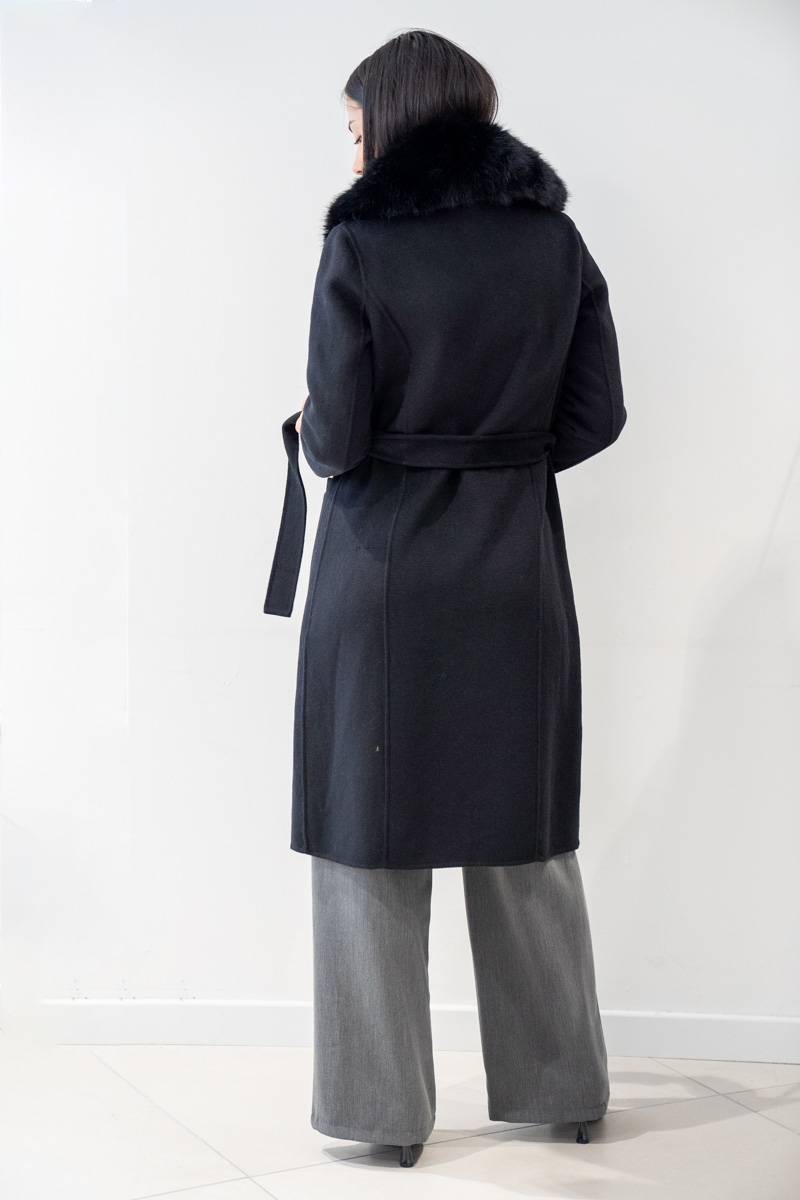 Cappotto vestaglia collo eco pelliccia Nitia (1) Cappotto vestaglia collo eco pelliccia Nitia (1)