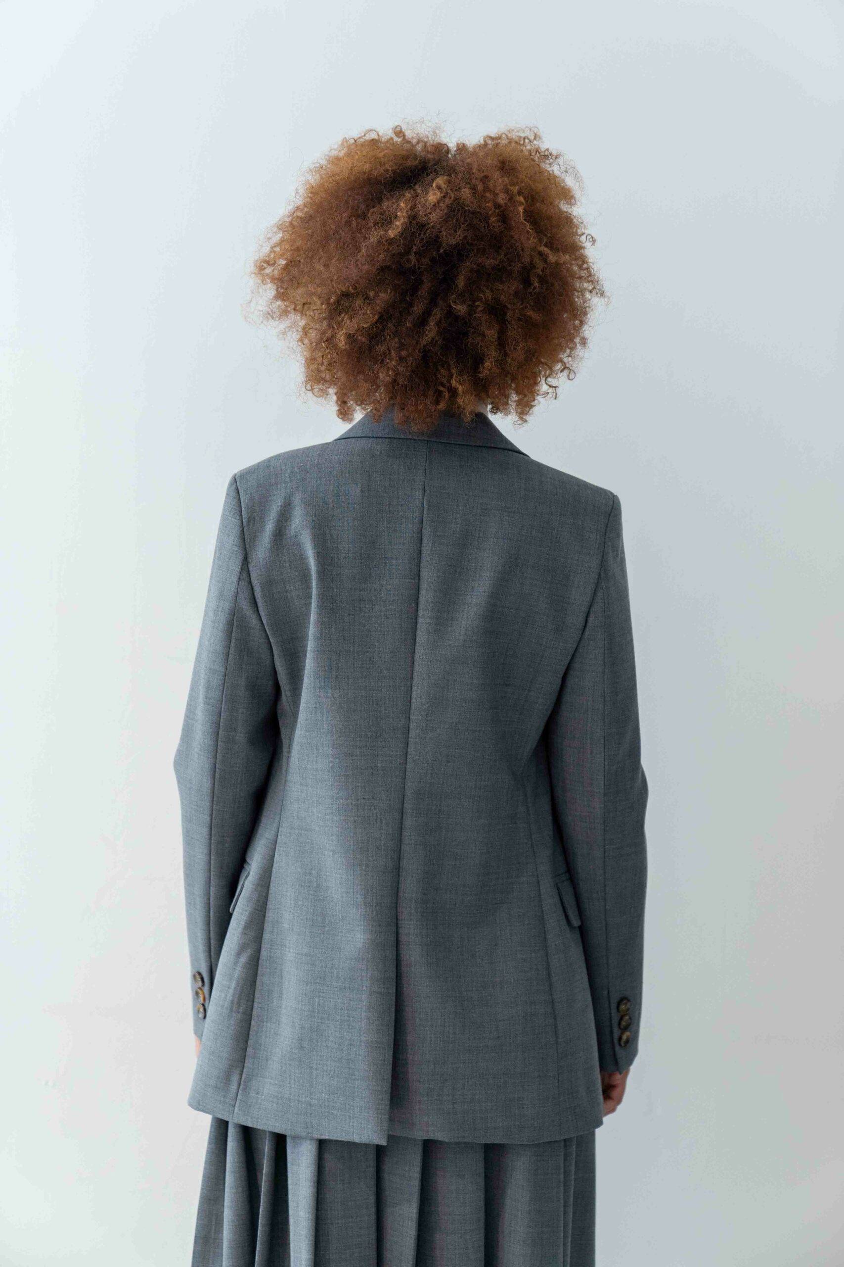 Blazer monopetto con tasche SOLOTRE (3) Blazer monopetto con tasche SOLOTRE (3)