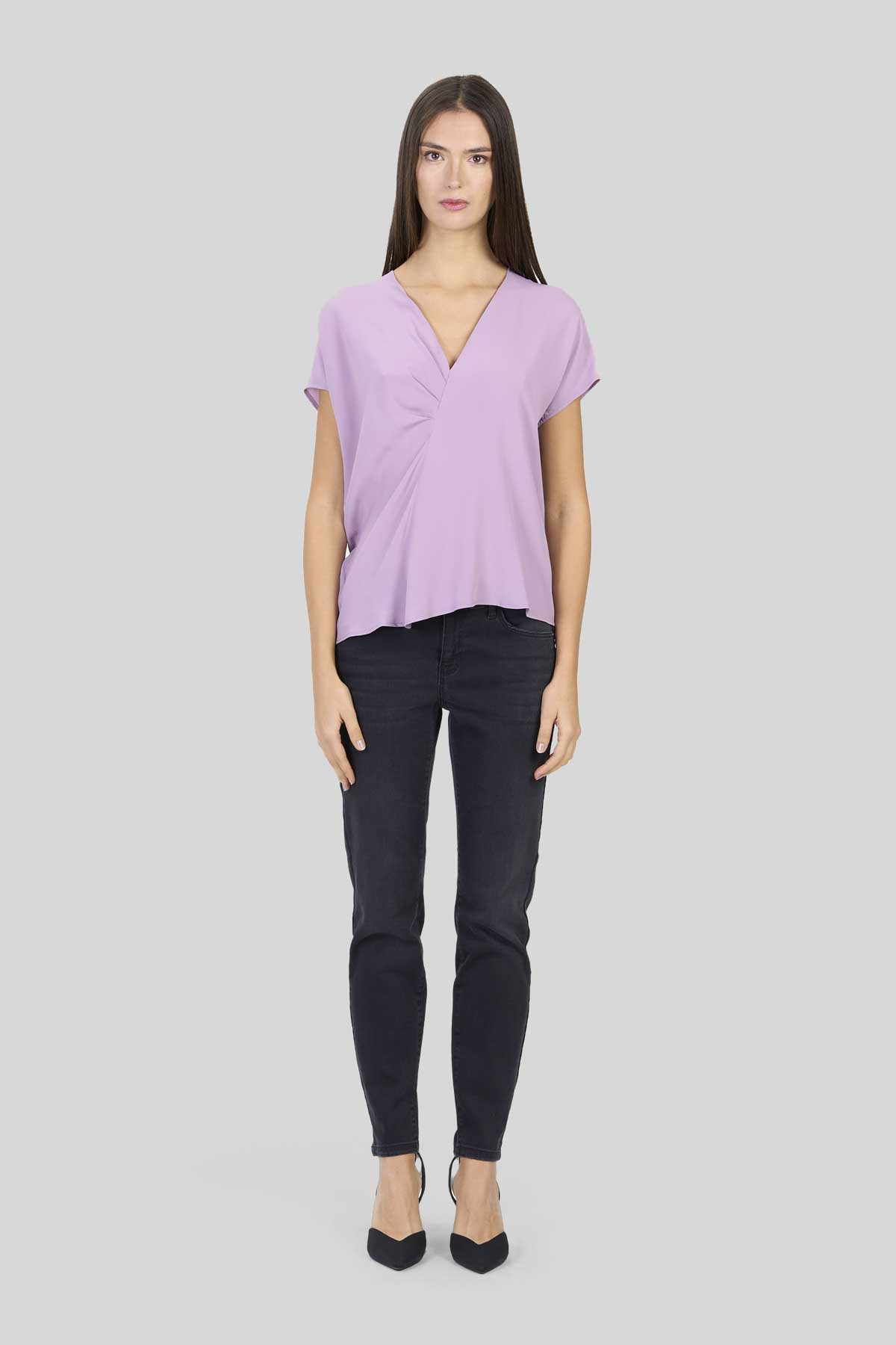 Blusa in crepe de chine Caractére glicine Blusa in crepe de chine Caractére glicine