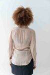 Camicia con colletto asimmetrico e rouches SOLOTRE (3)
