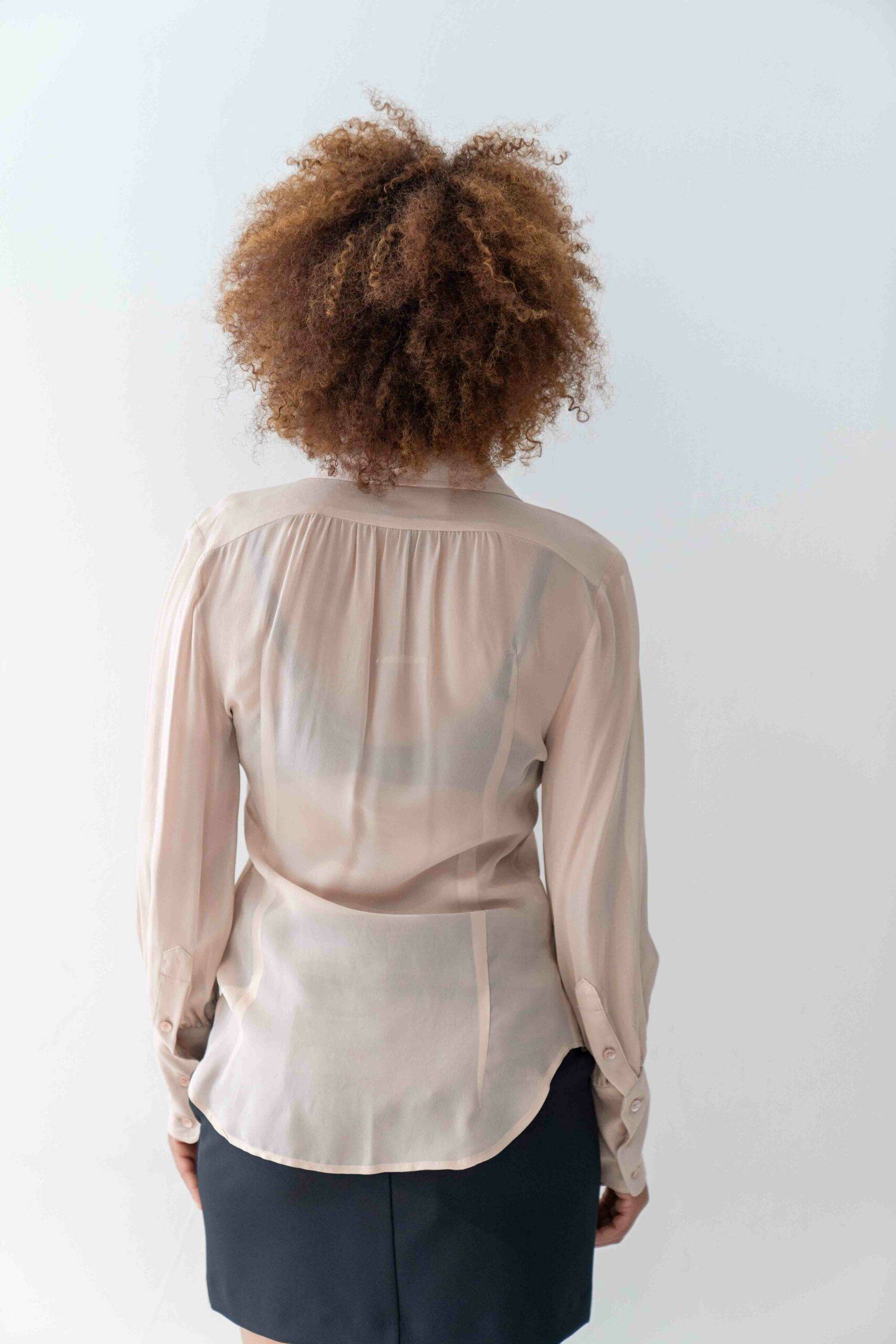 Camicia con colletto asimmetrico e rouches SOLOTRE (1) Camicia con colletto asimmetrico e rouches SOLOTRE (1)