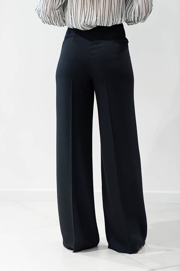 Pantaloni palazzo con abbottonatura centrale Diana Gallesi nero (1) Pantaloni palazzo con abbottonatura centrale Diana Gallesi nero (1)