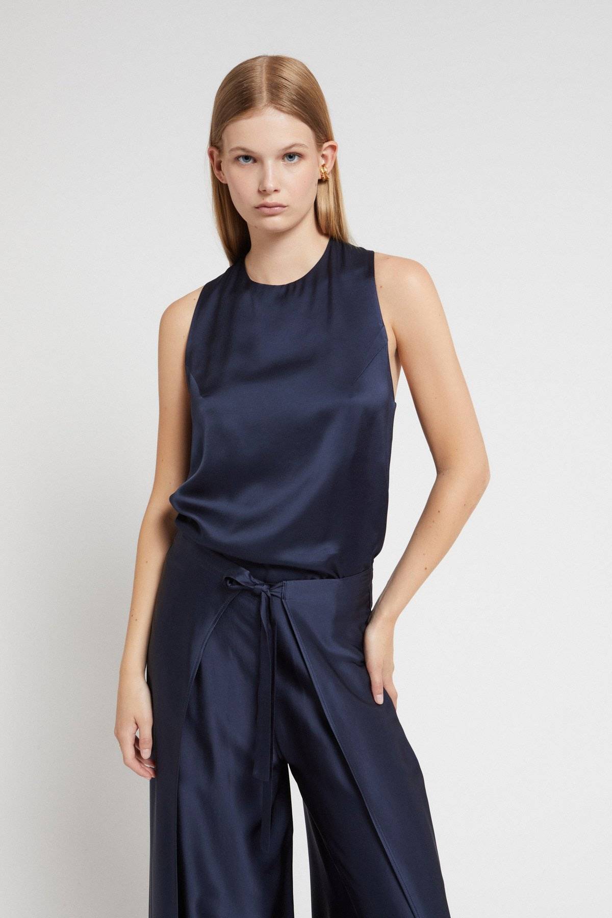 Top in viscosa con nodo Ottod’Ame 5 Top in viscosa con nodo Ottod'Ame 5