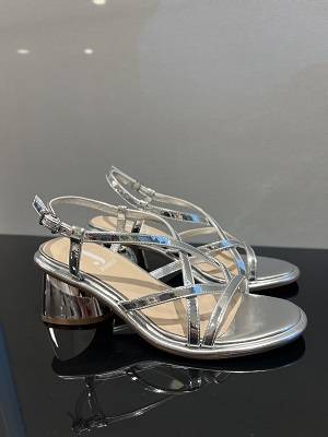 Sandalo specchiato in vernice Jeannot (1) Sandalo specchiato in vernice Jeannot (1)