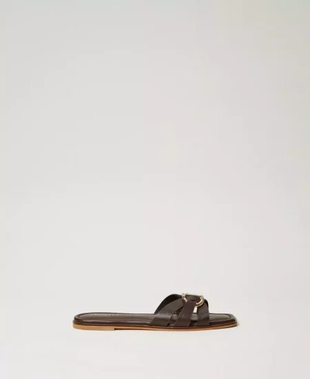 Sandali slide in pelle con Oval T