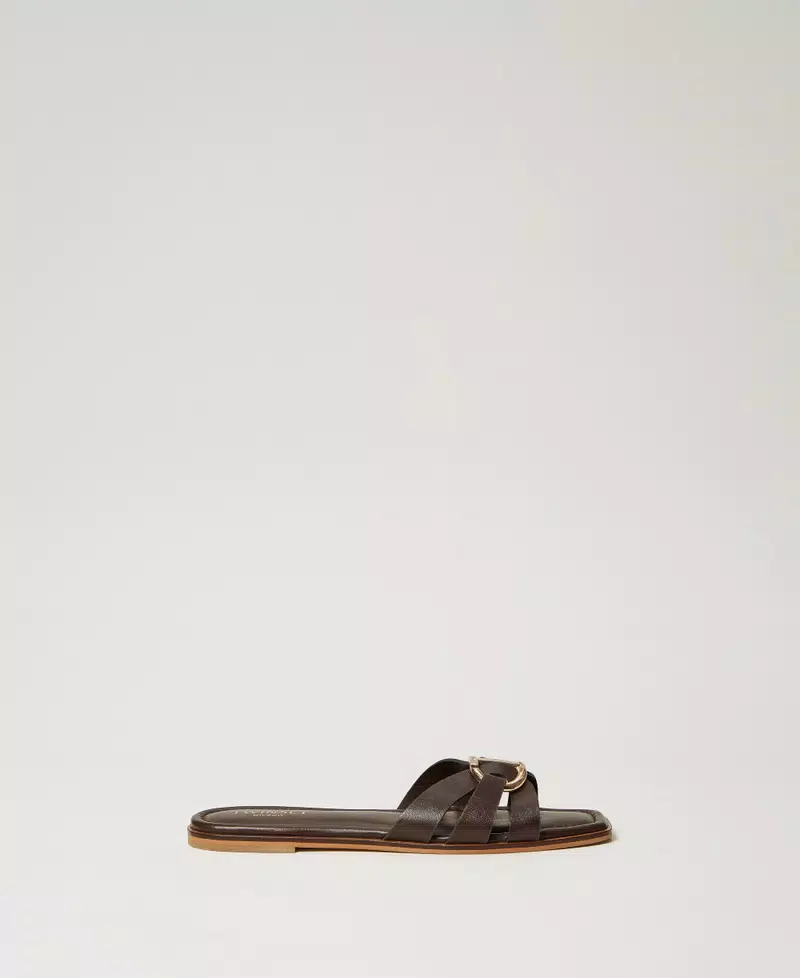 Sandali slide in pelle con Oval T Sandali slide in pelle con Oval T
