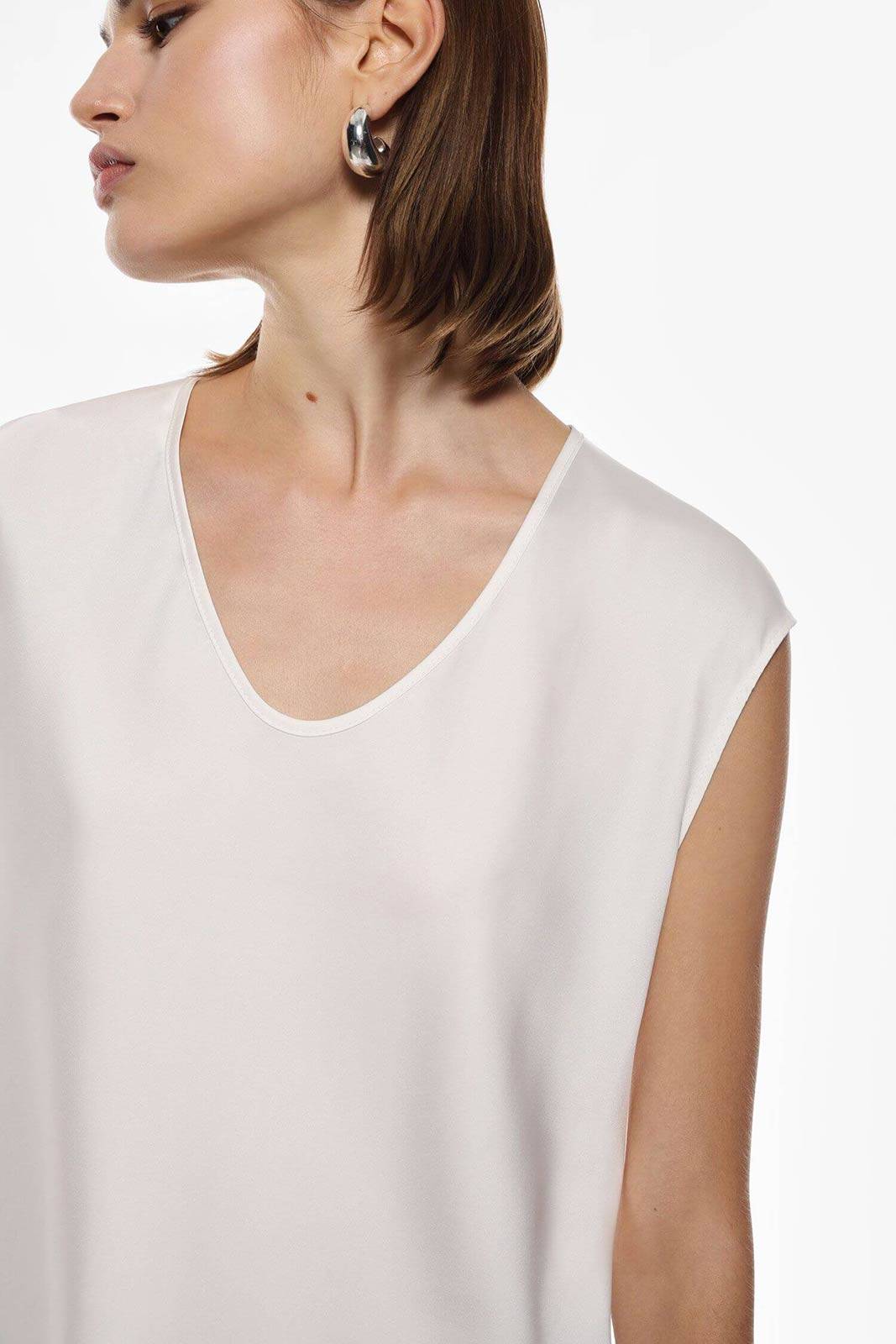 Top smanicato satin con scollo a v Imperial 1 Top smanicato satin con scollo a v Imperial 1