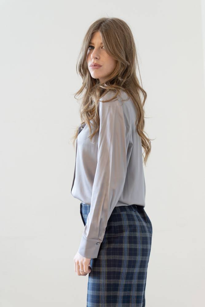 Camicia classica effetto raso Diana Gallesi (1) Camicia classica effetto raso Diana Gallesi (1)