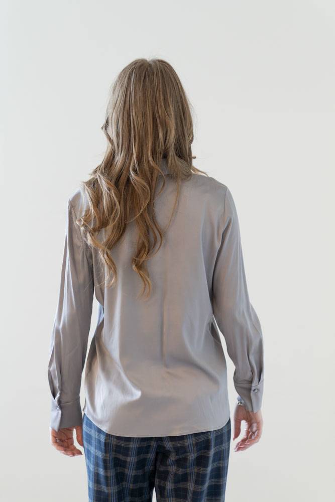 Camicia classica effetto raso Diana Gallesi (2) Camicia classica effetto raso Diana Gallesi (2)