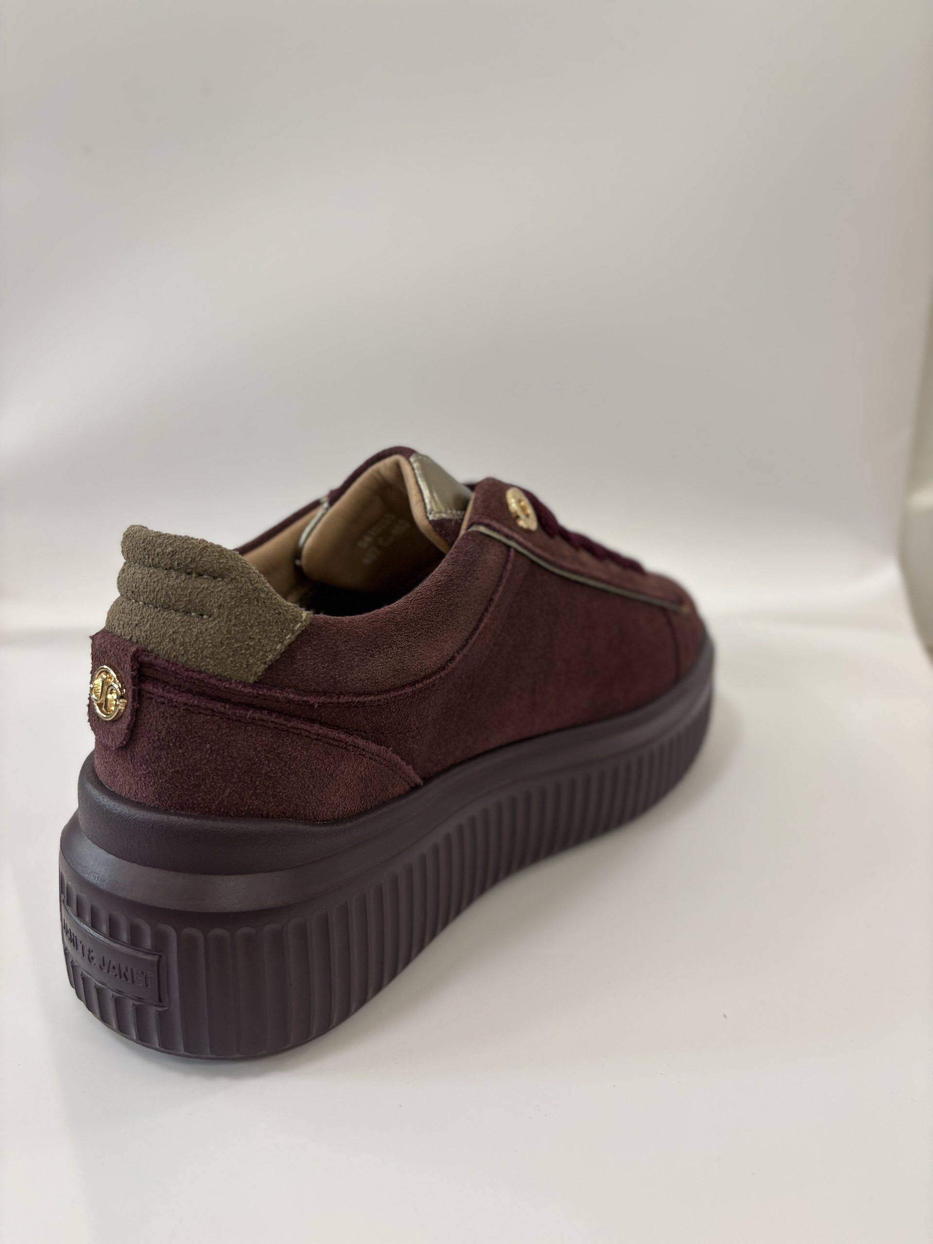 Sneakers in pelle con logo Janet & Janet (4) Sneakers in pelle con logo Janet & Janet (4)