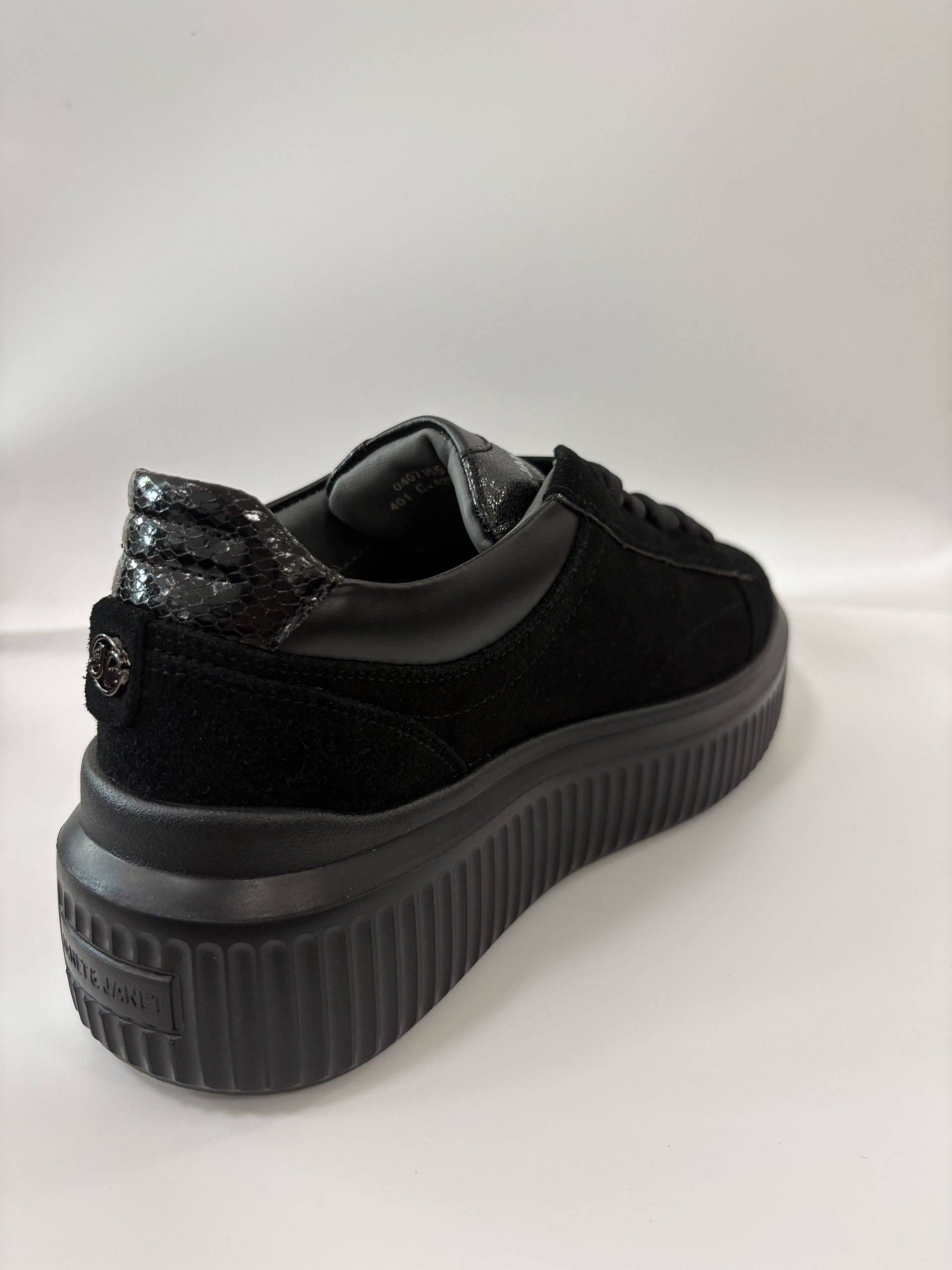 Sneakers in pelle con strass Janet & Janet (8) Sneakers in pelle con strass Janet & Janet (8)