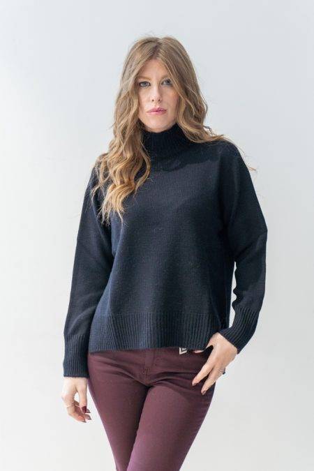 Maglia collo alto pura lana con spacchi Solotre (1)