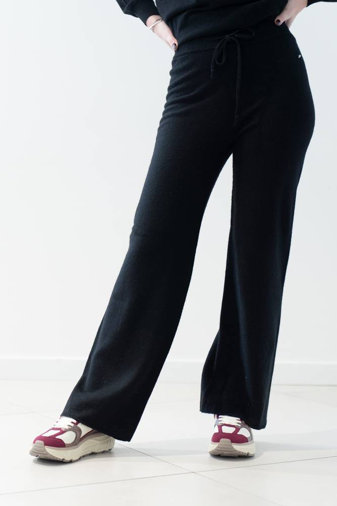 Pantaloni a zampa in maglia White Wise (2) Pantaloni a zampa in maglia White Wise (2)
