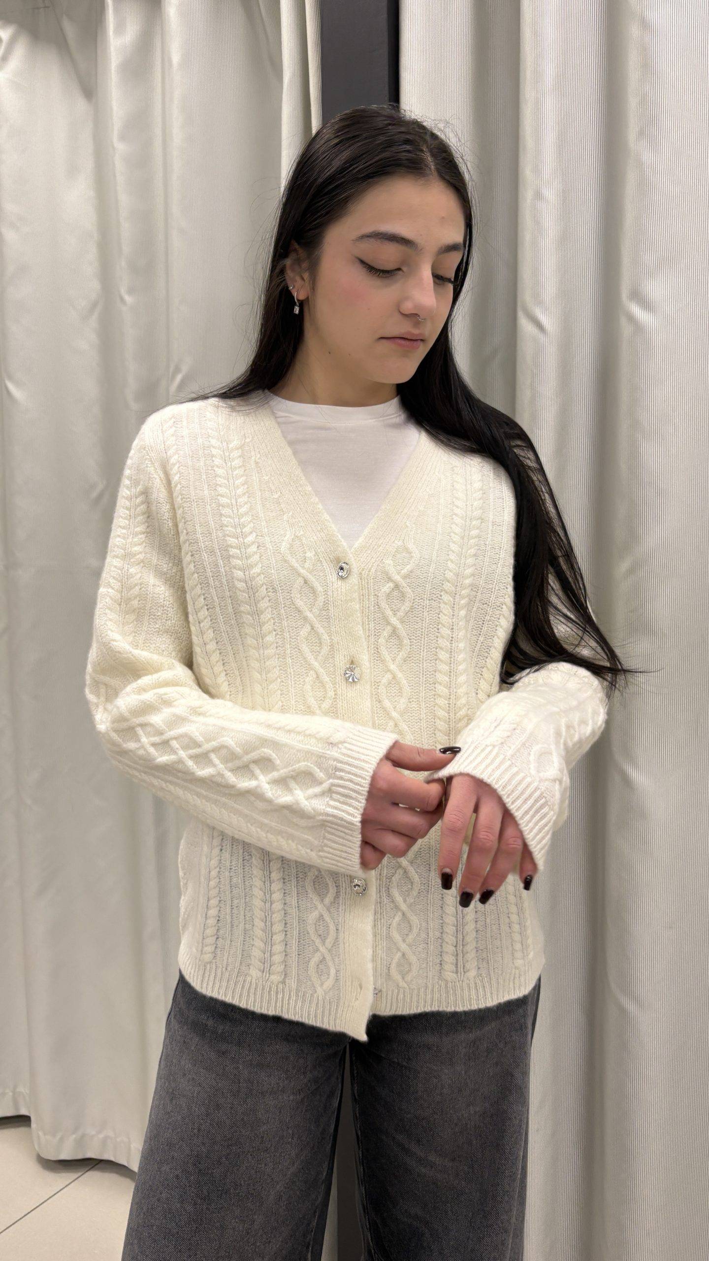 Cardigan lavorato con bottoni gioiello Solotre (2) Cardigan lavorato con bottoni gioiello Solotre (2)
