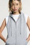 Felpa con cappuccio senza maniche zip frontale Please