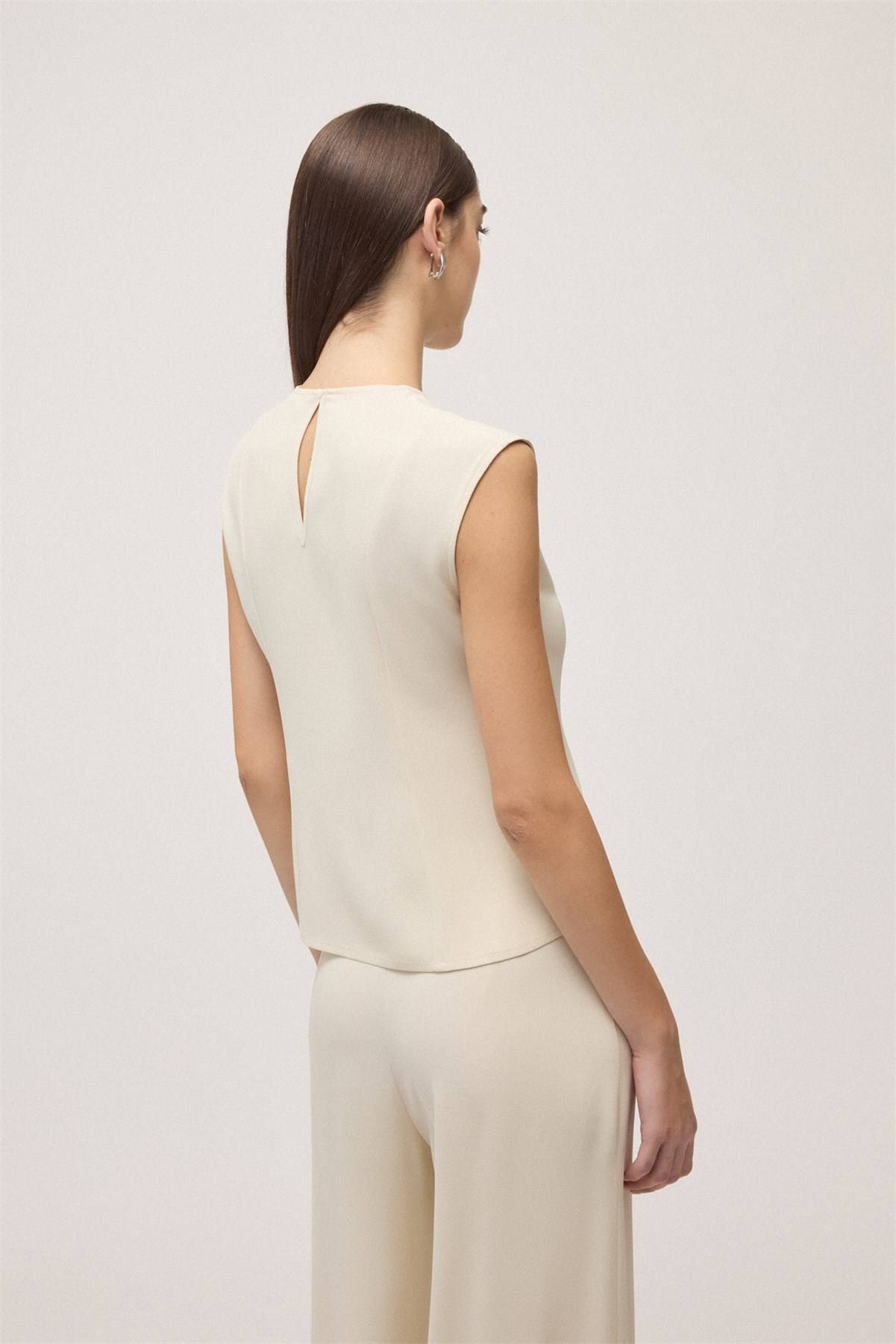 Top smanicato con anello Ottod’Ame 1 Top smanicato con anello Ottod'Ame 1