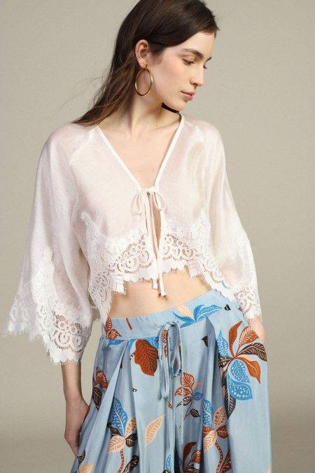 Blusa con maniche ampie e pizzo Dixie