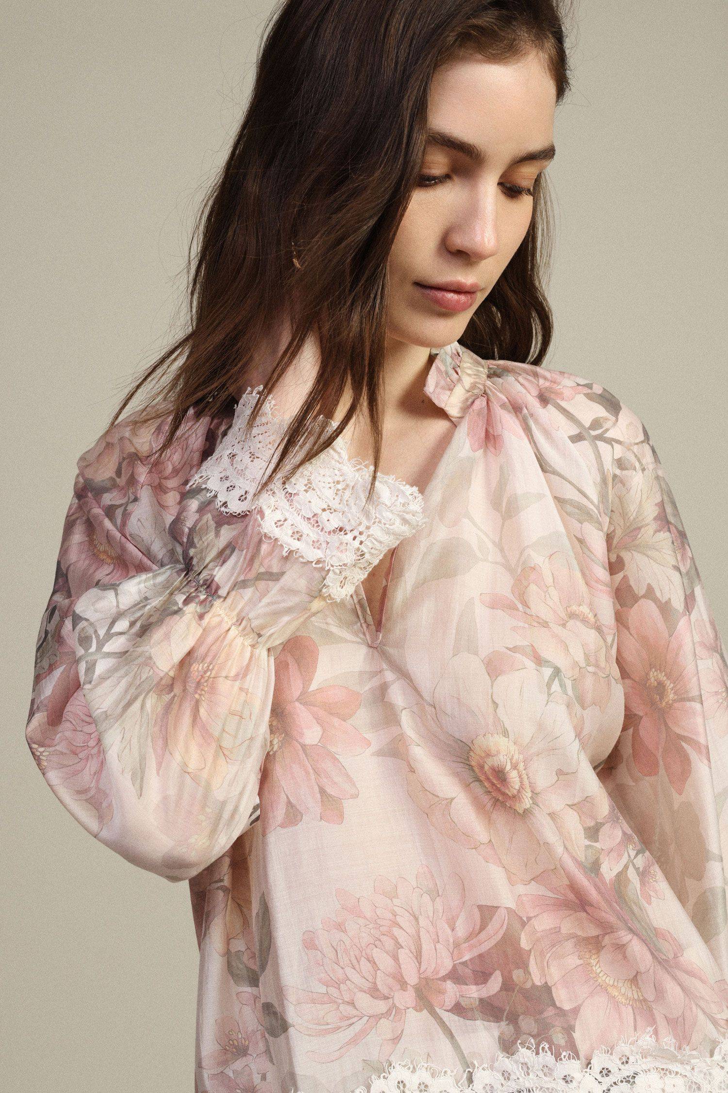 Blusa floreale con inserto in pizzo Dixie 1 Blusa floreale con inserto in pizzo Dixie 1
