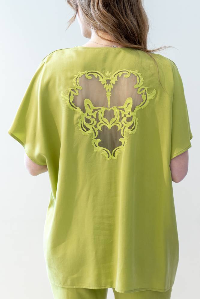 Blusa over con ricamo dietro Jijil (2) Blusa over con ricamo dietro Jijil (2)