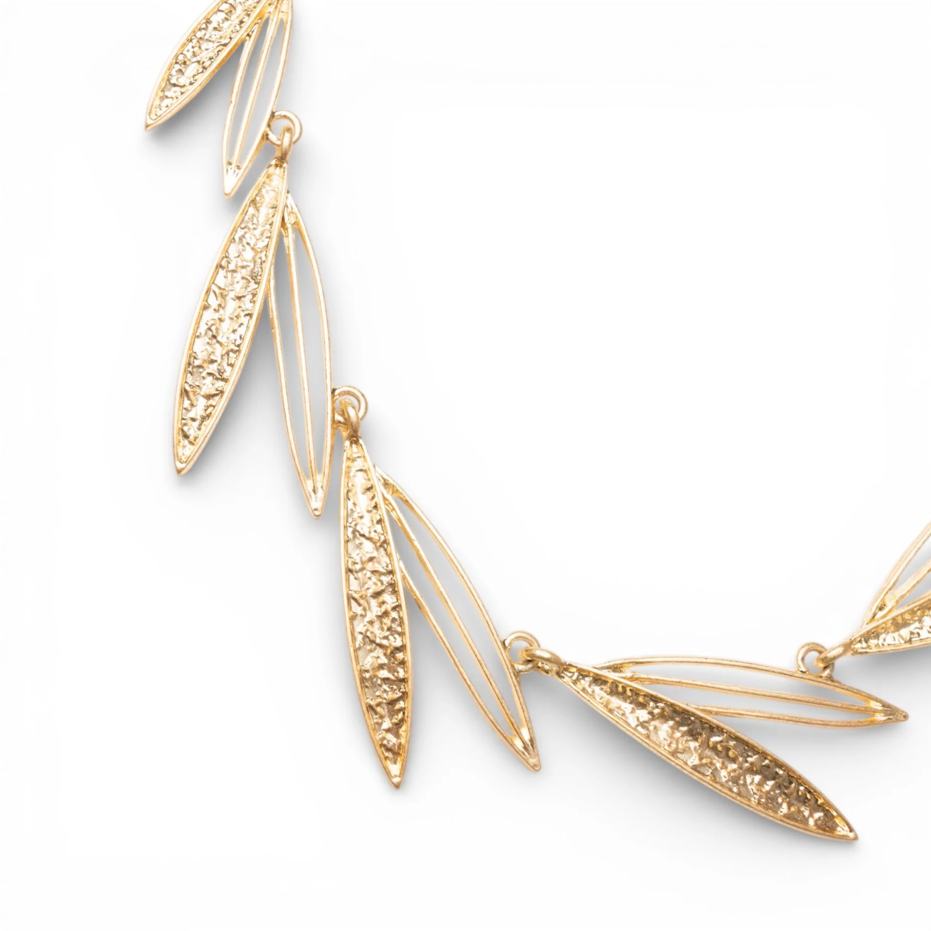Collana girocollo con design a foglie Mya Accessories 1 Collana girocollo con design a foglie Mya Accessories 1