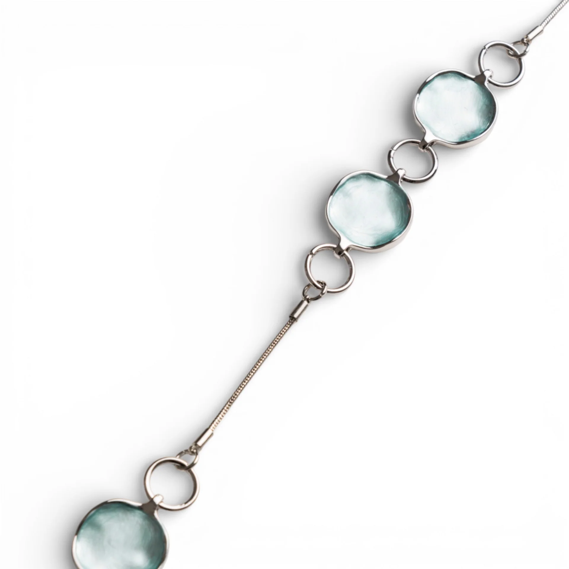 Collana lunga a filo con design circolare smaltato Mya Accessories 1 Collana lunga a filo con design circolare smaltato Mya Accessories 1