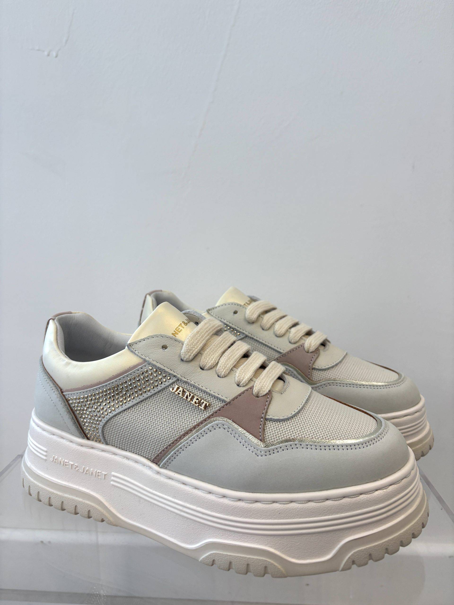 Sneakers in pelle con inserti Janet & Janet (1) Sneakers in pelle con inserti Janet & Janet (1)