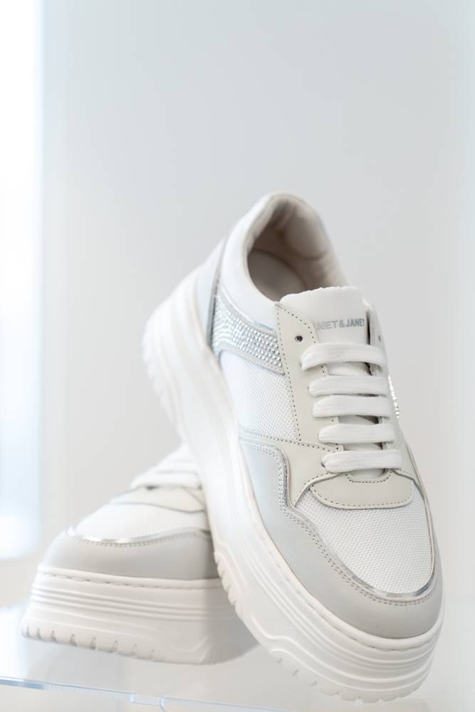 Sneakers in pelle con inserti Janet & Janet (1) Sneakers in pelle con inserti Janet & Janet (1)