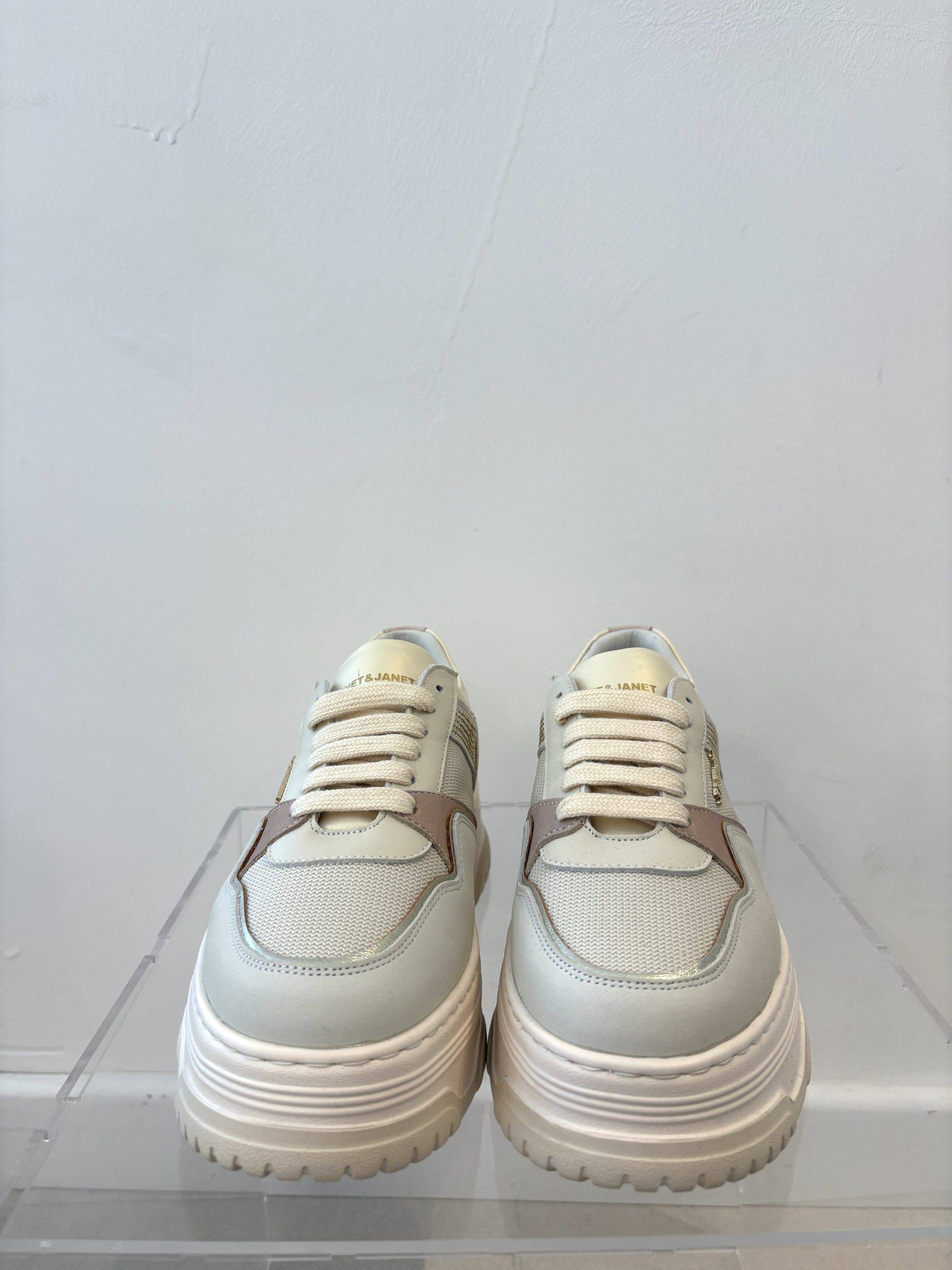 Sneakers in pelle con inserti Janet & Janet (3) Sneakers in pelle con inserti Janet & Janet (3)