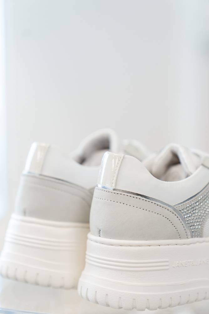 Sneakers in pelle con inserti Janet & Janet (3) Sneakers in pelle con inserti Janet & Janet (3)