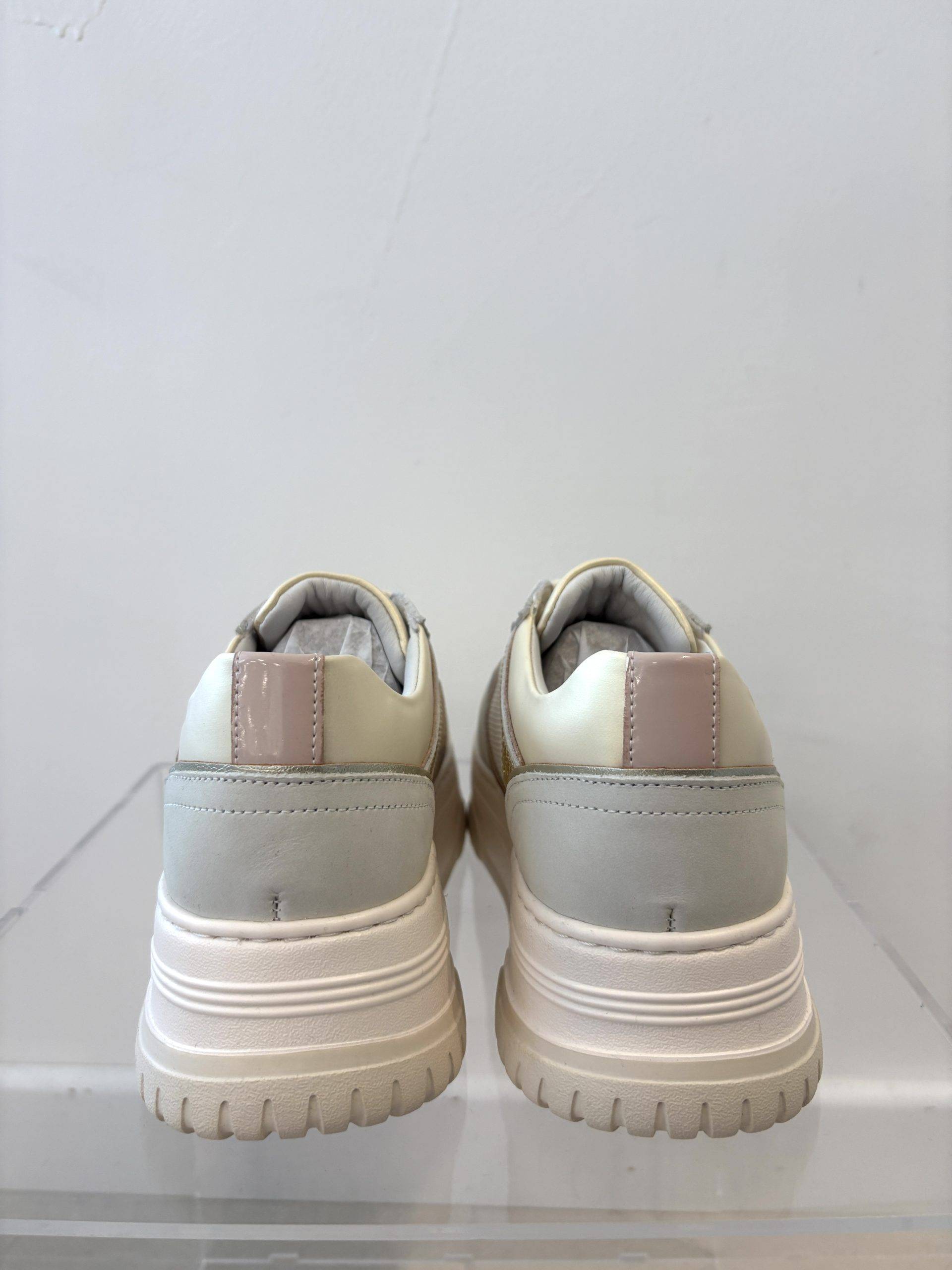 Sneakers in pelle con inserti Janet & Janet (4) Sneakers in pelle con inserti Janet & Janet (4)
