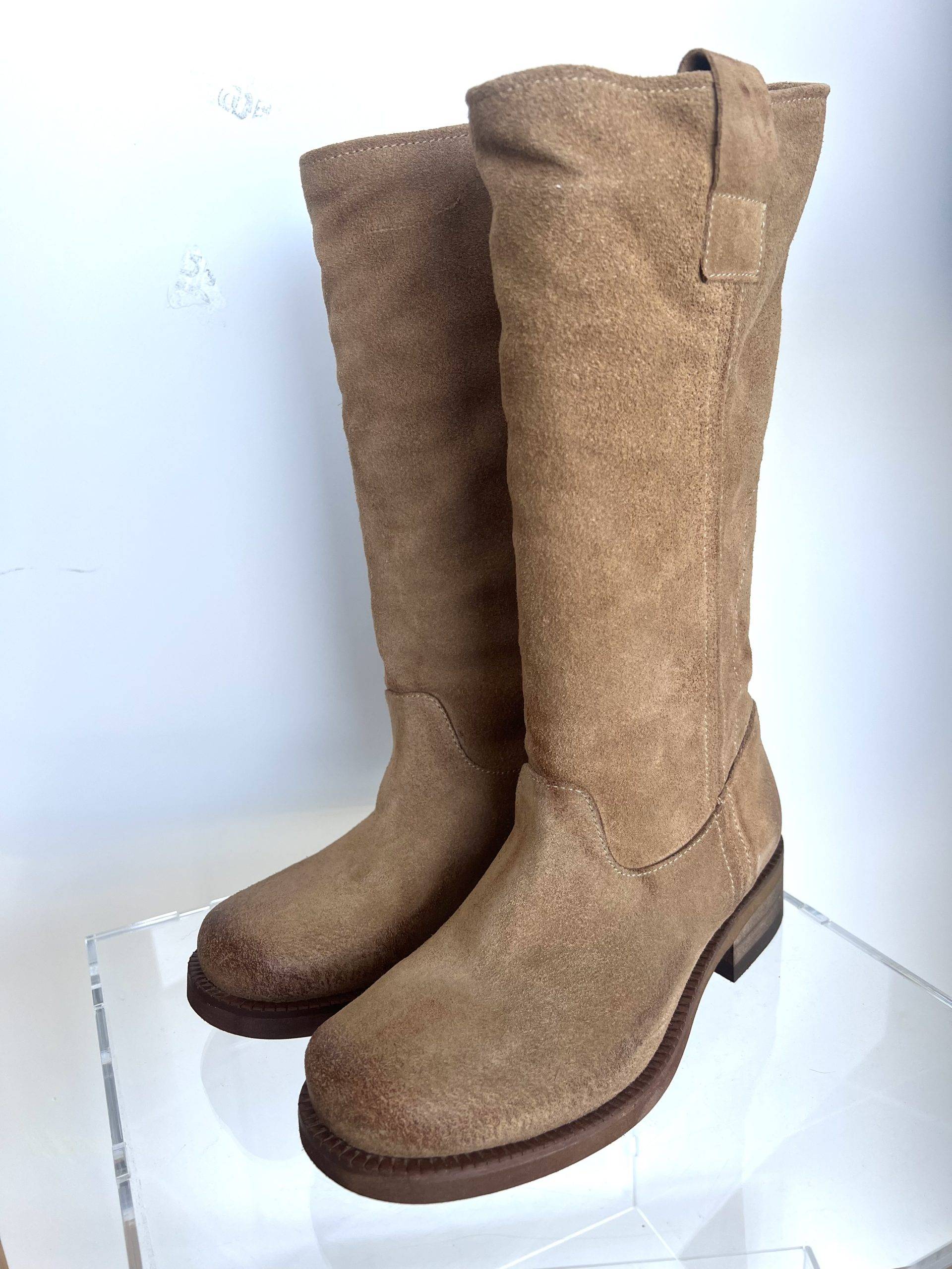 Stivaletto scamosciato Divine Follie (3) Stivaletto scamosciato Divine Follie (3)
