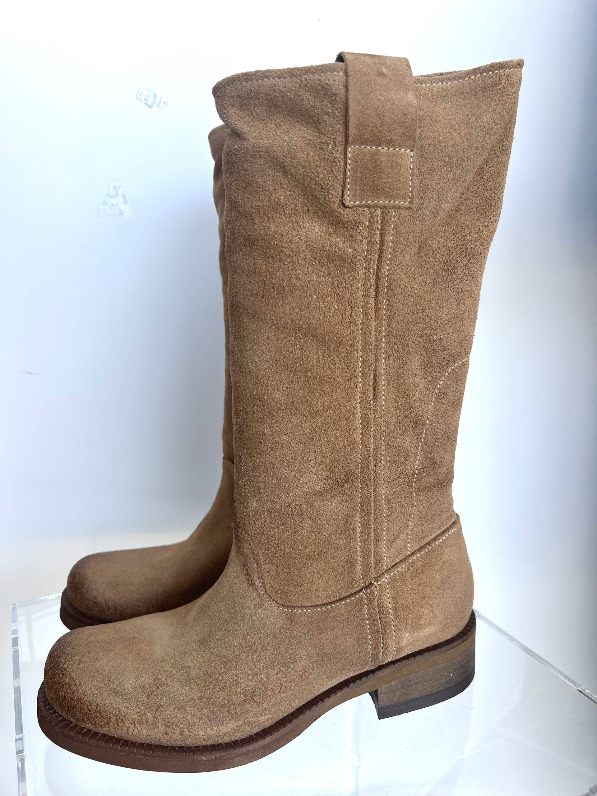 Stivaletto scamosciato Divine Follie (4) Stivaletto scamosciato Divine Follie (4)