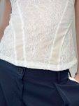 Top in pizzo con spalline sottili e paillettes Imperial (3)