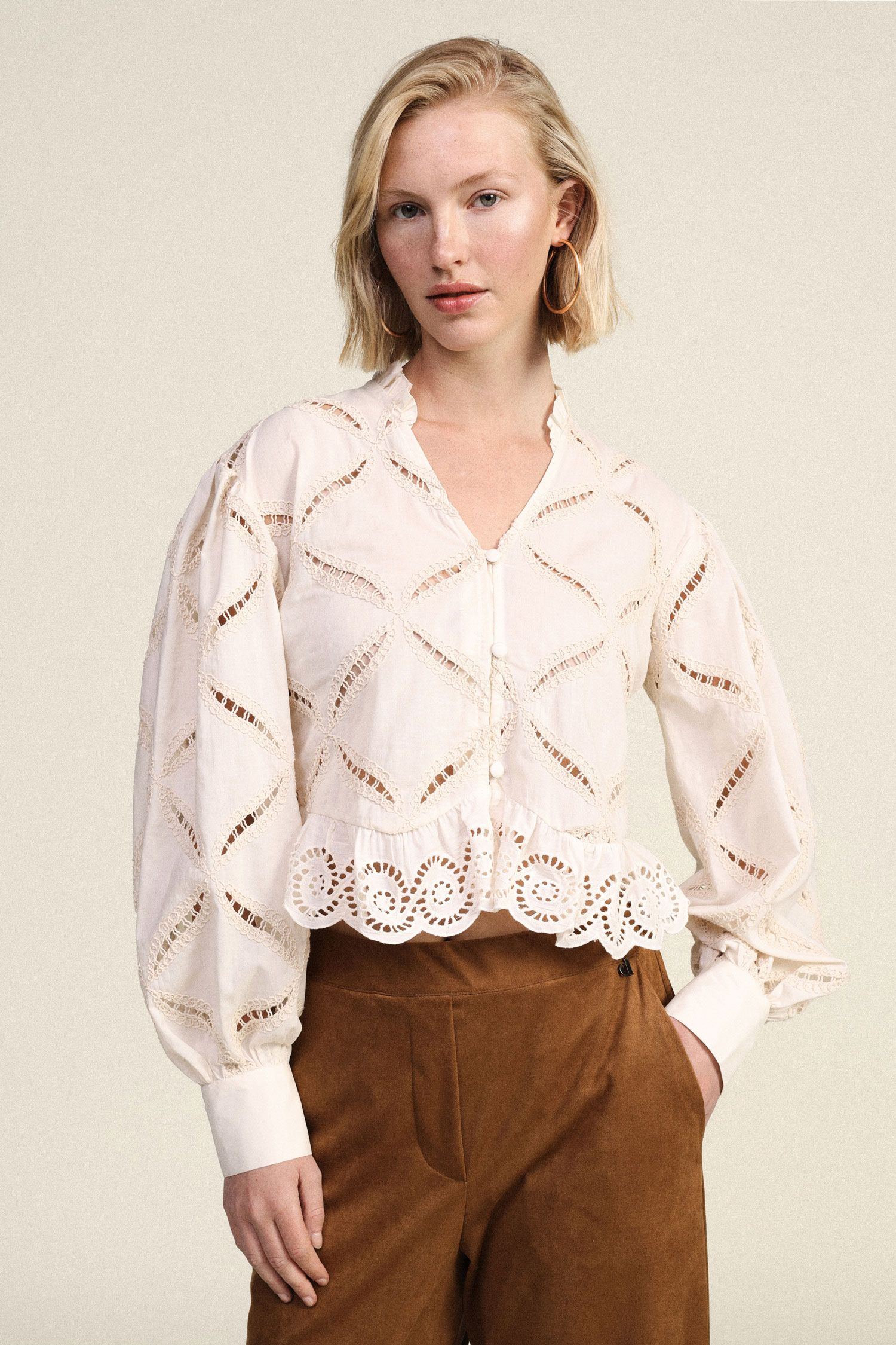Camicia traforata con maniche ampie e volant Dixie 0 Camicia traforata con maniche ampie e volant Dixie 0