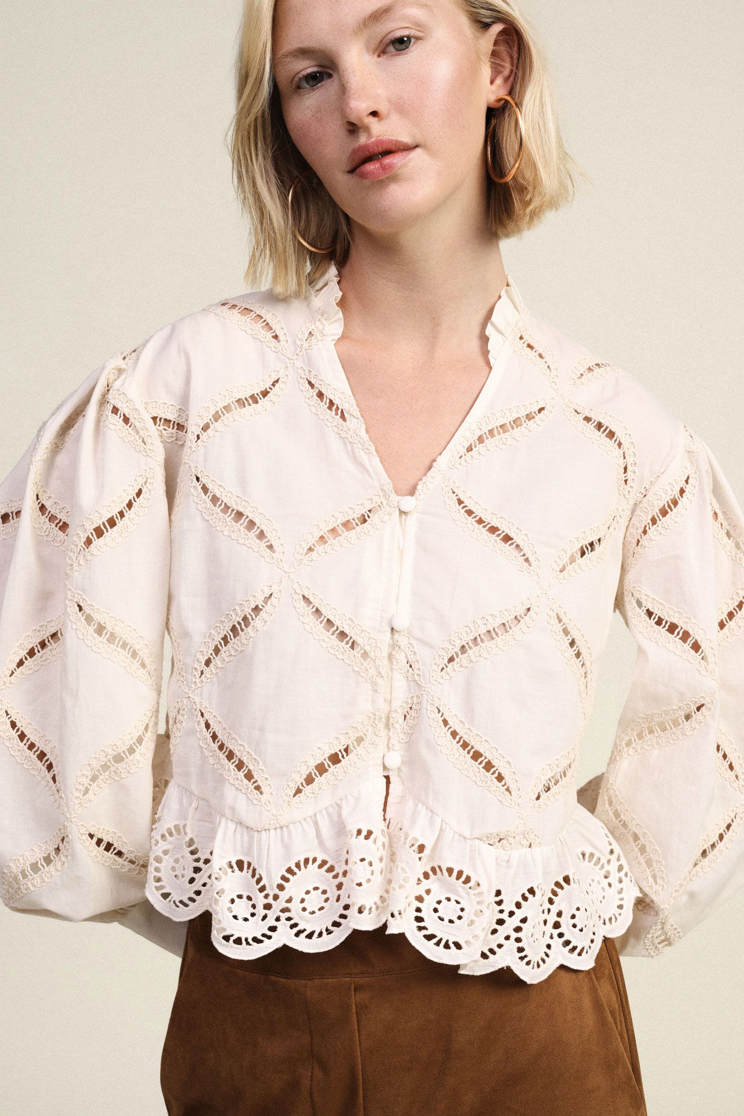 Camicia traforata con maniche ampie e volant Dixie Camicia traforata con maniche ampie e volant Dixie