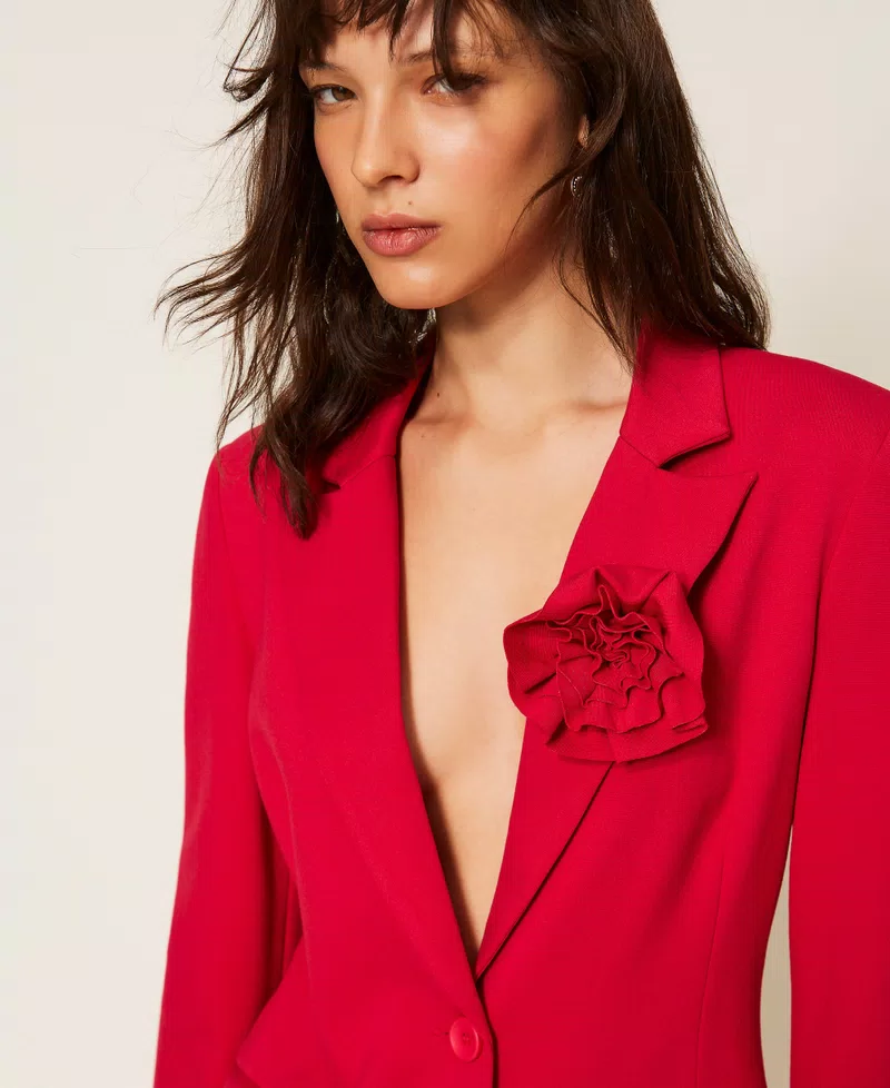 Giacca blazer con spilla a fiore Twinset Actitude 3 Giacca blazer con spilla a fiore Twinset Actitude 3