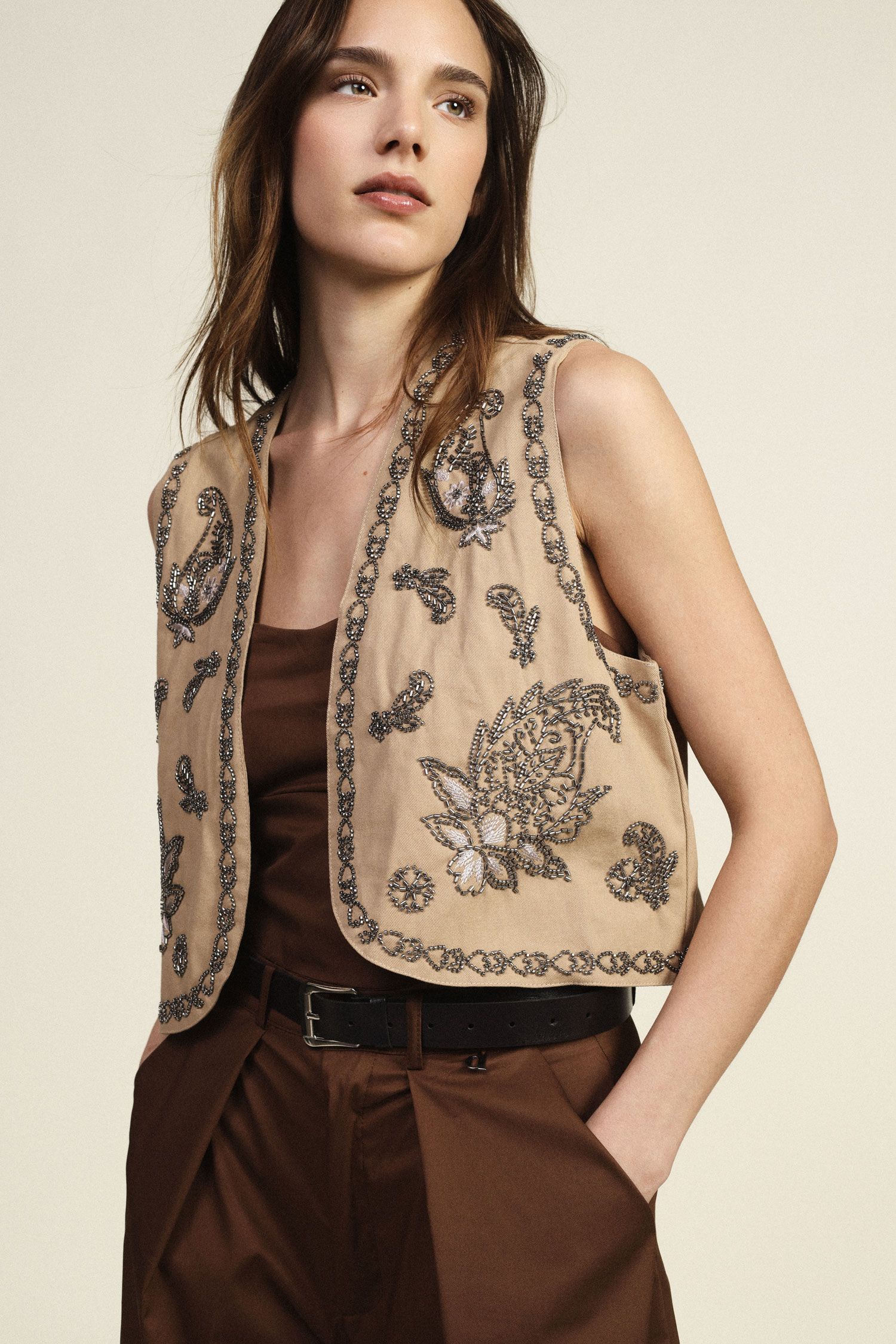 Gilet corto ricamato con motivi floreali Dixie Gilet corto ricamato con motivi floreali Dixie