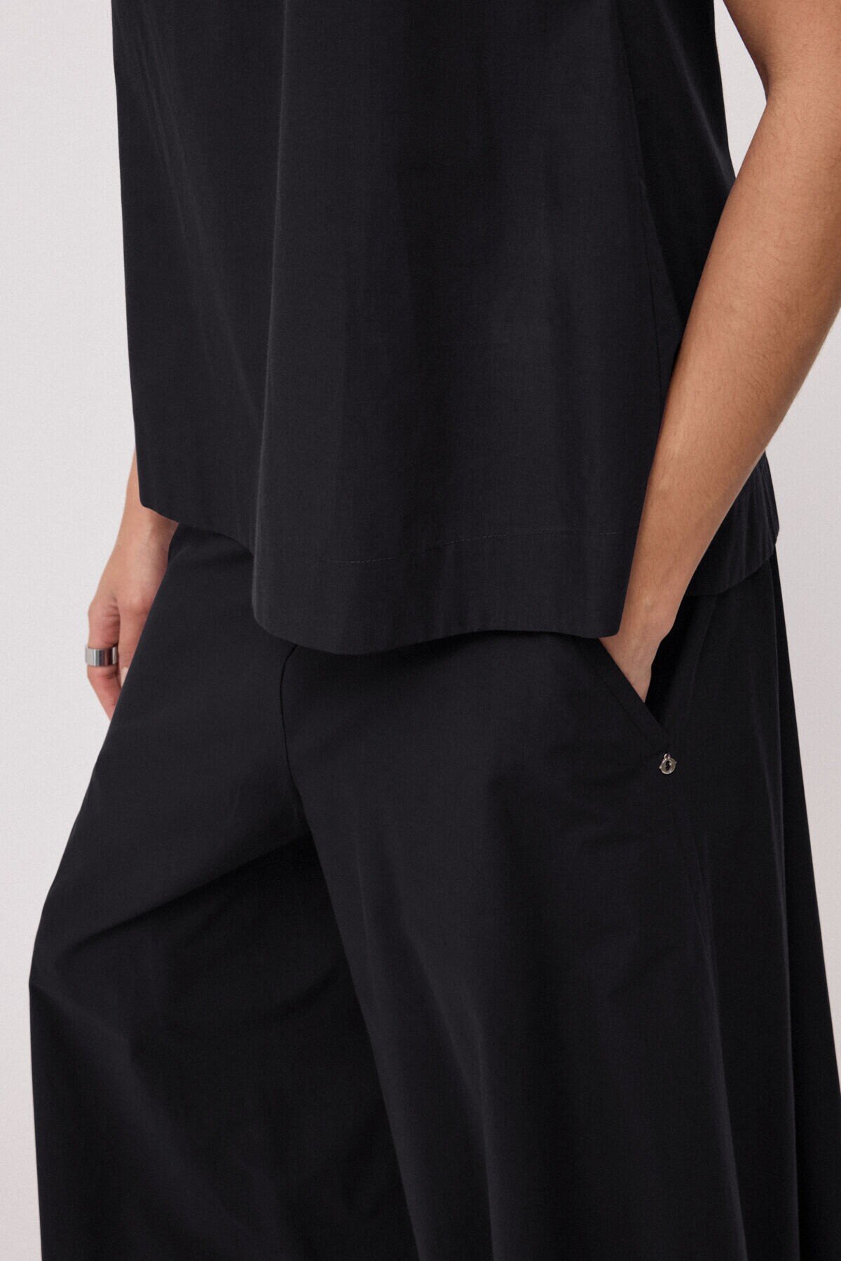 Pantaloni bermuda ampi Ottod’Ame 2 Pantaloni bermuda ampi Ottod'Ame 2