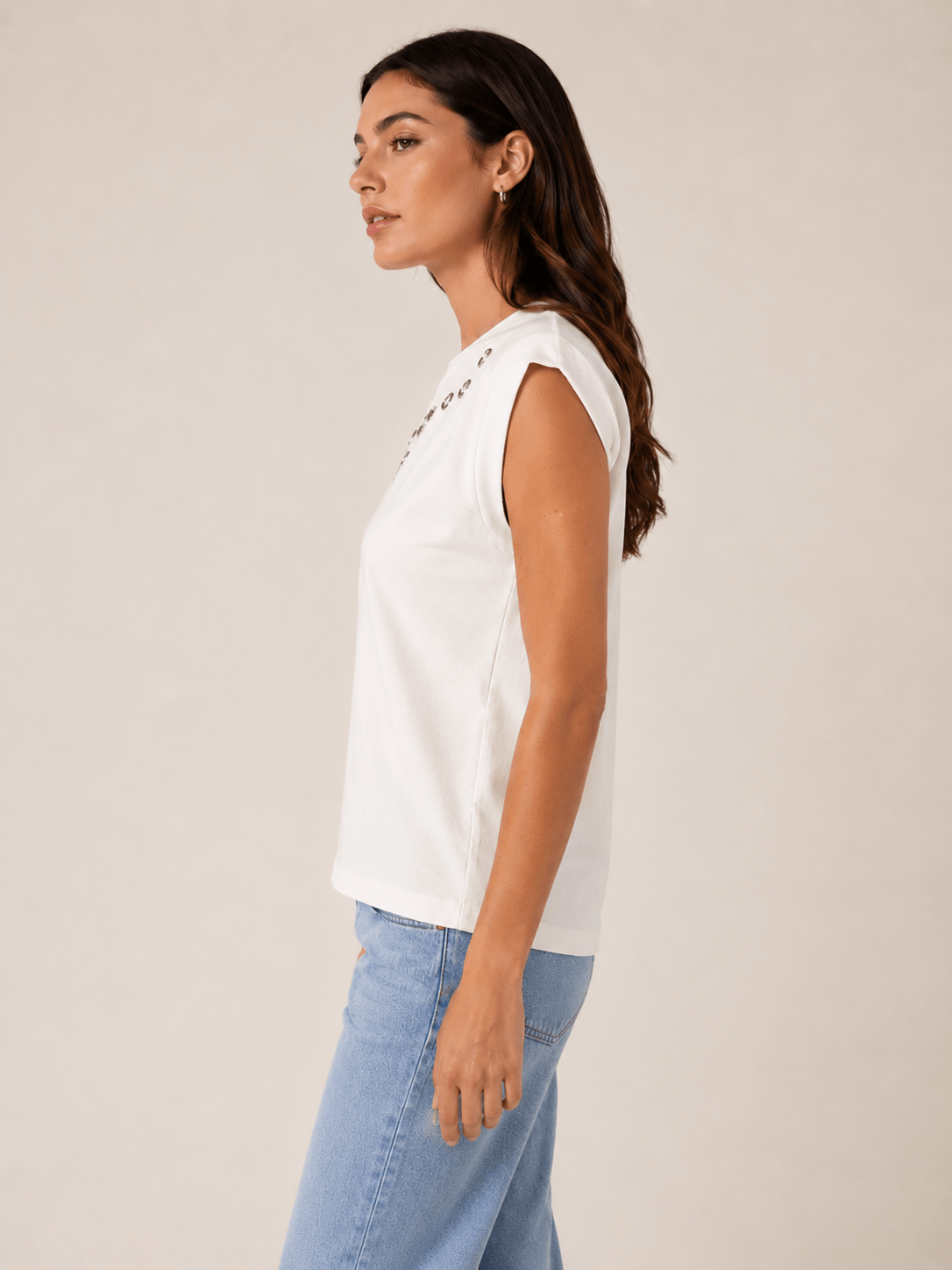 T Shirt con anelli cut out Jijil (3) T Shirt con anelli cut out Jijil (3)