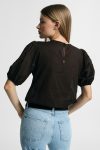 Blusa con ricamo traforato Please 1