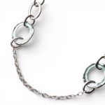 Collana lunga con design circolare forato Mya Accessories